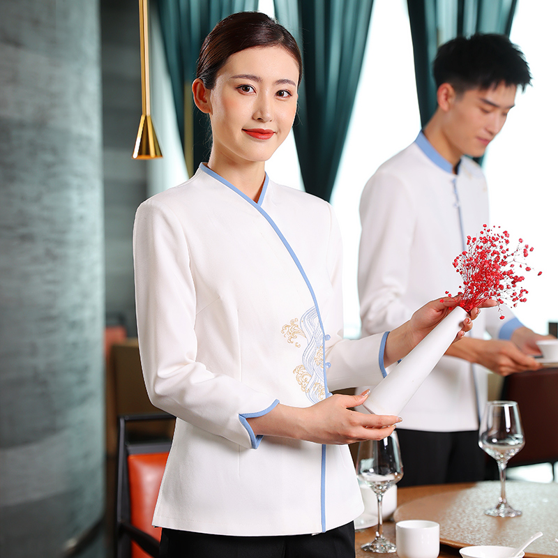 HT032-1018-19与HT032-1019-19中式服务员